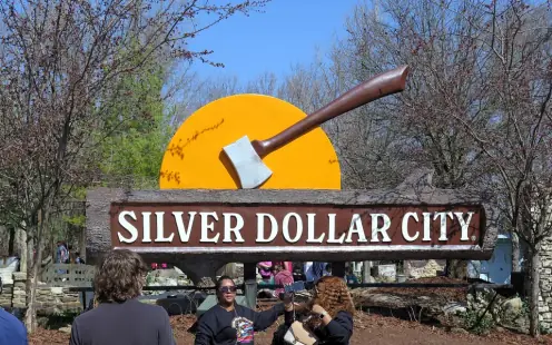 Silver Dollar City - Open, 9:30am–10:00pm